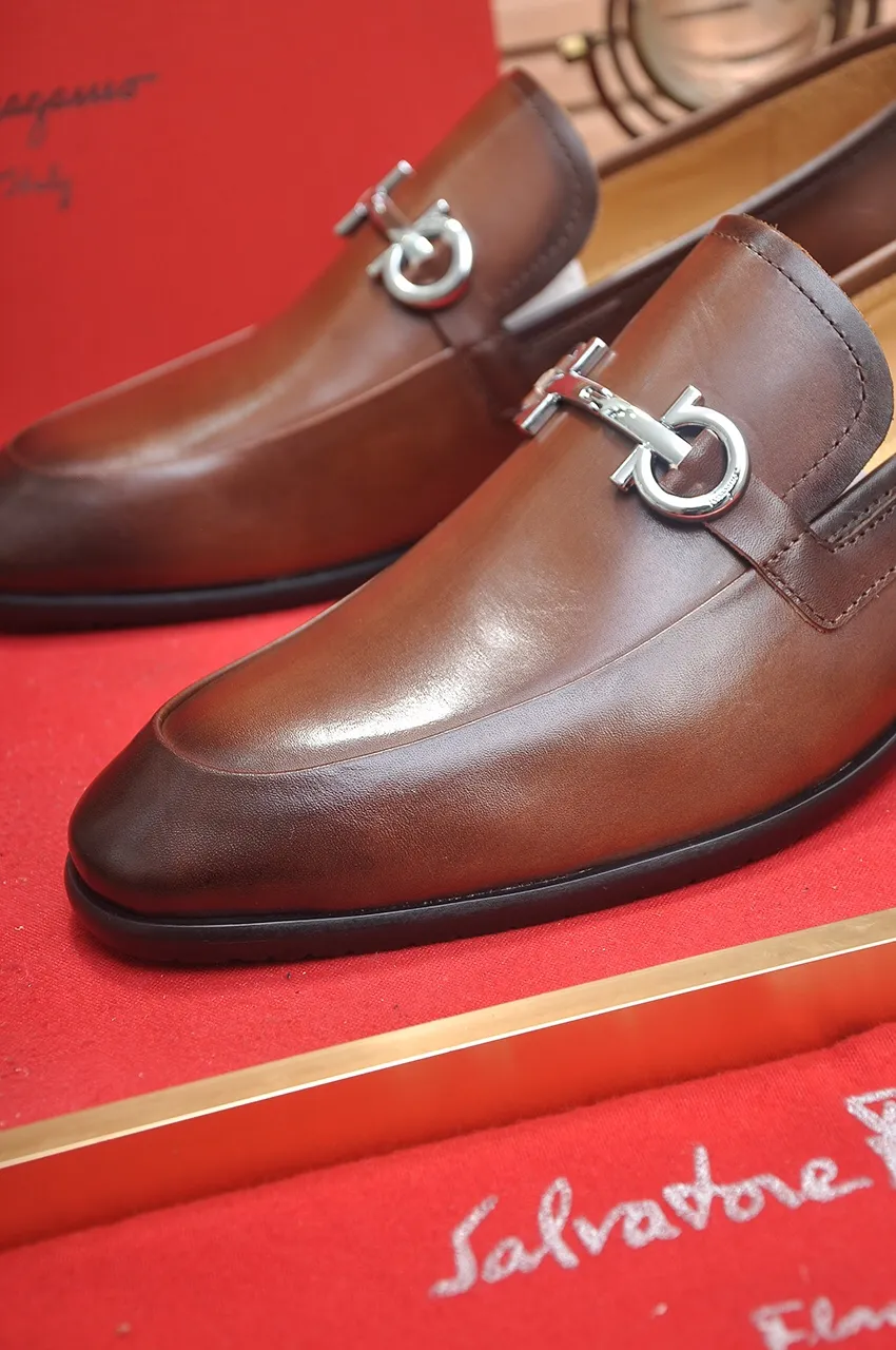 Men's shoes 💰520💶【Ferragamo/Ferragamo】The latest model in the counter. Original imported high-quality cowhide with open sides + imported 🐂 water-dyed cowhide lining + original luxury metal buckle + original combination outsole. No pressure for comparison. 38--45 (45 is custom-made and cannot be returned or exchanged)
